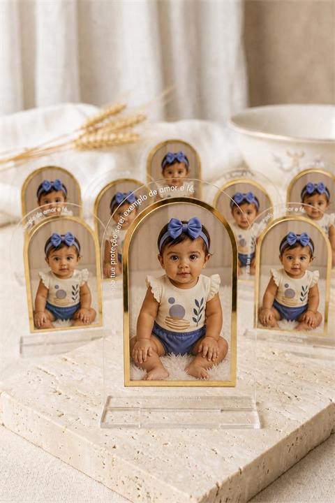 Porta-retrato em acrílico com foto de bebê